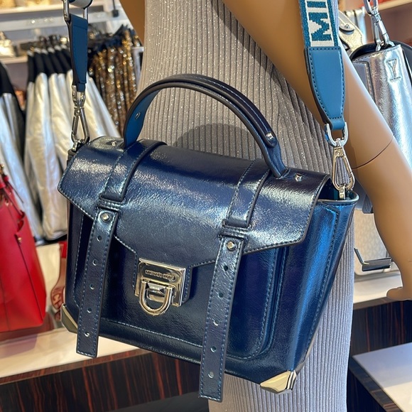 MICHAEL KORS
Manhattan Medium TH SCHOOL Crackled Metallic Leather SATCHEL
TEAL - Picture 8 of 16